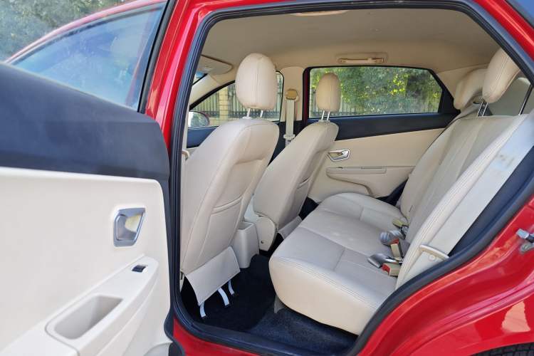 Used Chery Fengyun 2 2013 Hatchback 1.5L Manual Ruiyi Edition Interior 7