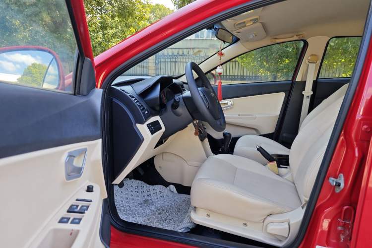 Used Chery Fengyun 2 2013 Hatchback 1.5L Manual Ruiyi Edition Left Front Seat