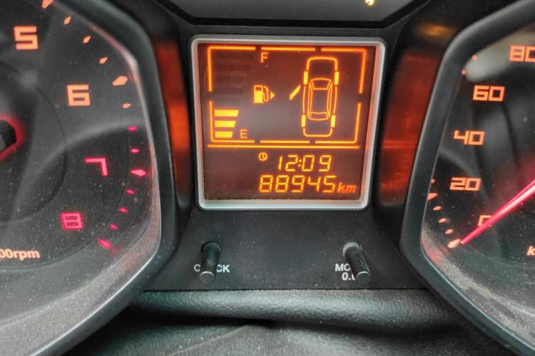 Used Chery Fengyun 2 2013 Hatchback 1.5L Manual Ruiyi Edition Odometer Close Up