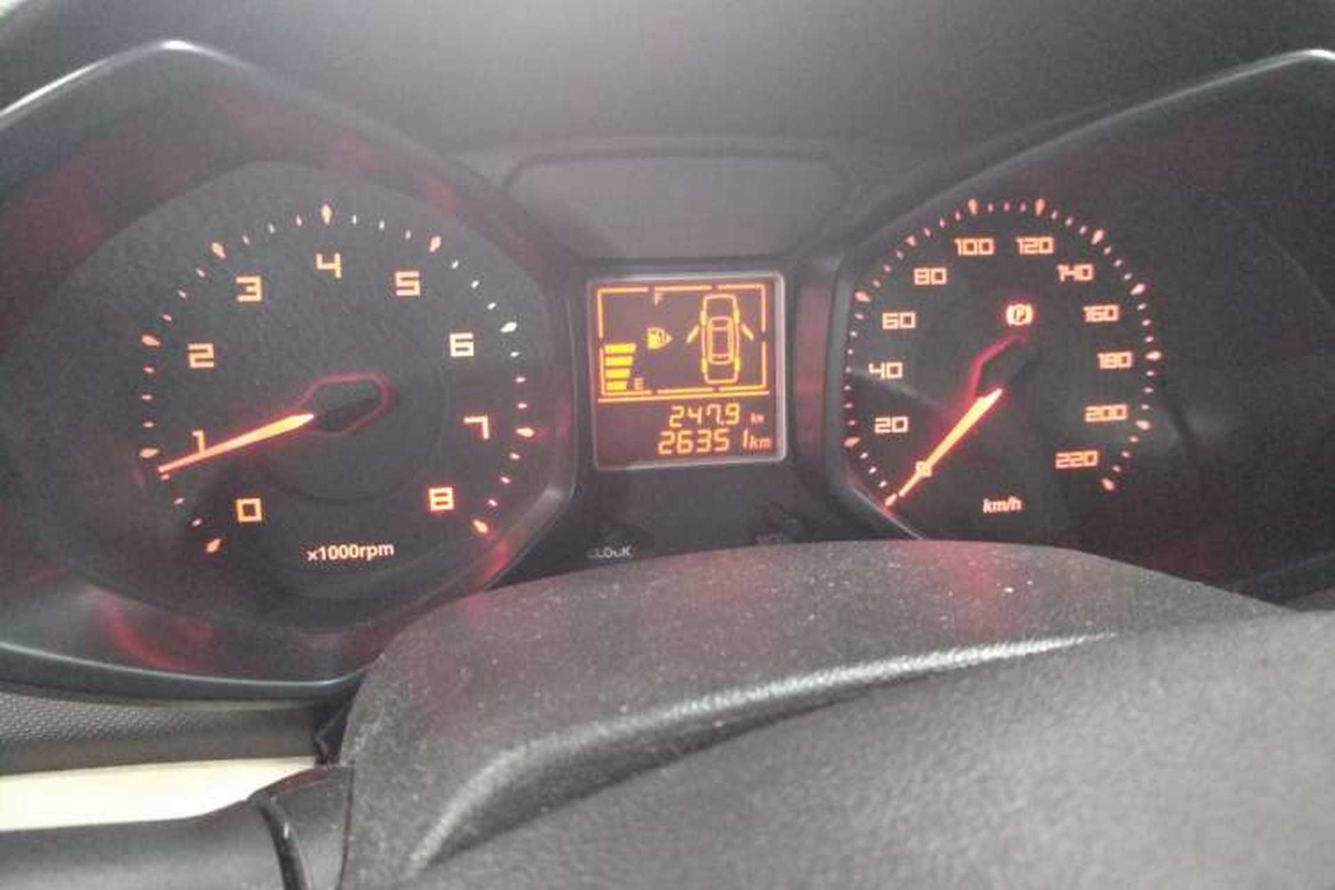 Used Chery Fengyun 2 2013 Hatchback 1.5L Manual Ruiyi Edition Odometer Close Up