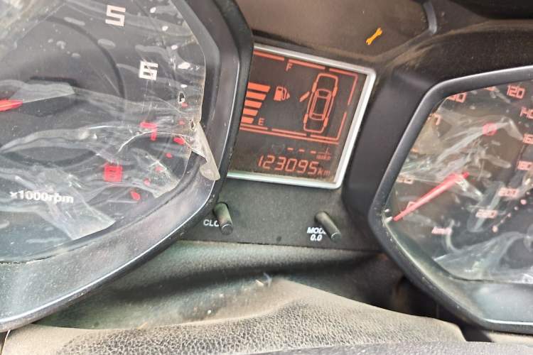 Used Chery Fengyun 2 2013 Hatchback 1.5L Manual Ruiyi Edition Odometer Close Up