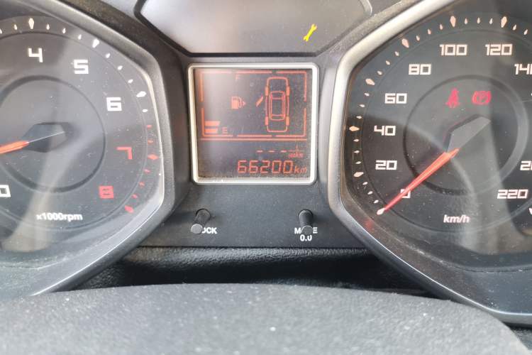 Used Chery Fengyun 2 2013 Hatchback 1.5L Manual Ruiyi Edition Odometer Close Up
