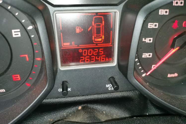 Used Chery Fengyun 2 2013 Hatchback 1.5L Manual Ruiyi Edition Odometer Close Up