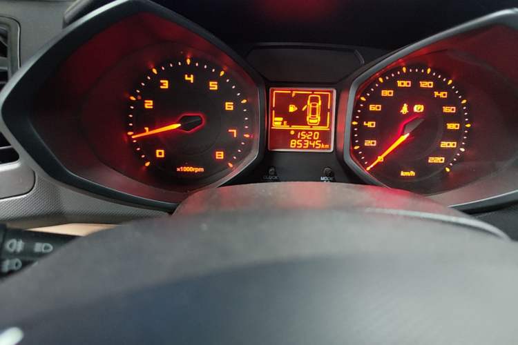 Used Chery Fengyun 2 2013 Hatchback 1.5L Manual Ruiyi Edition Odometer Close Up