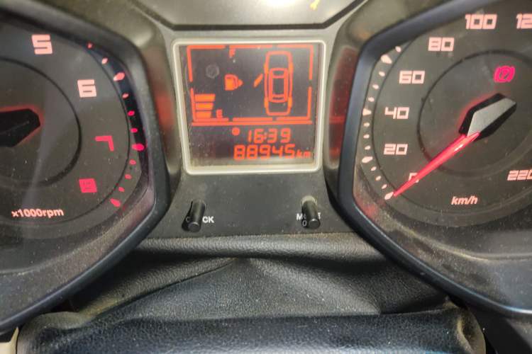 Used Chery Fengyun 2 2013 Hatchback 1.5L Manual Ruiyi Edition Odometer Close Up