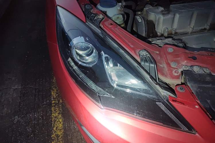 Used Chery Fengyun 2 2013 Hatchback 1.5L Manual Ruiyi Edition Right Front Headlight