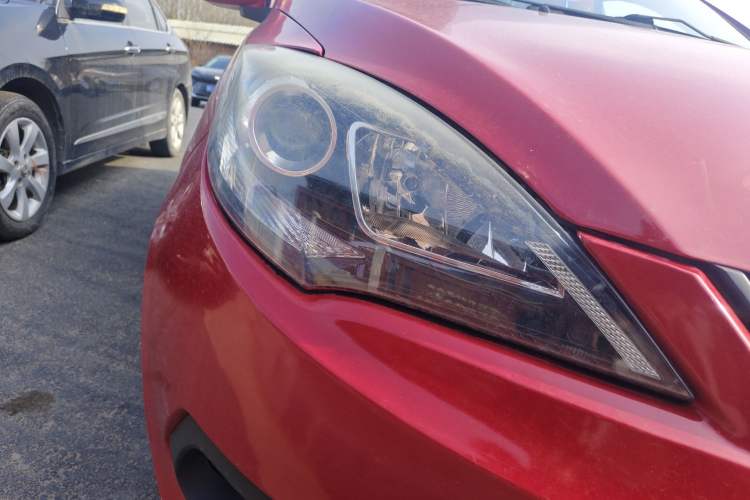 Used Chery Fengyun 2 2013 Hatchback 1.5L Manual Ruiyi Edition Right Front Headlight