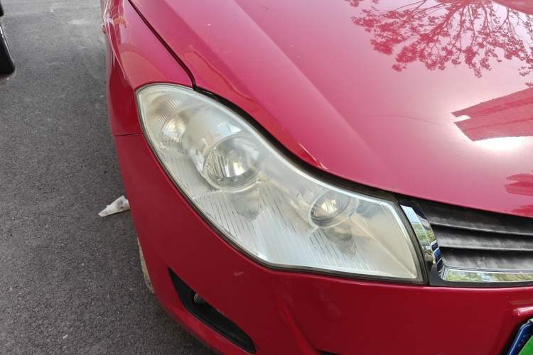 Used Chery Fengyun 2 2013 Hatchback 1.5L AMT Ruìyì Edition Right Front Headlight