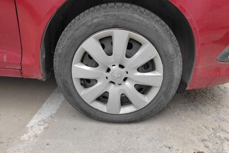 Used Chery Fengyun 2 2013 Hatchback 1.5L Manual Ruiyi Edition Right Front Wheel Hub