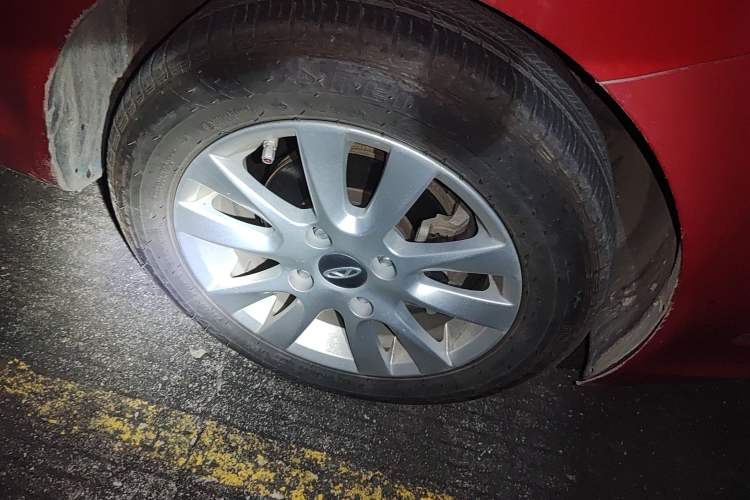 Used Chery Fengyun 2 2013 Hatchback 1.5L Manual Ruiyi Edition Right Front Wheel Hub