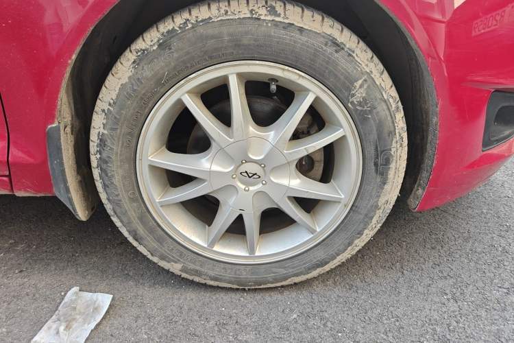 Used Chery Fengyun 2 2013 Hatchback 1.5L AMT Ruìyì Edition Right Front Wheel Hub
