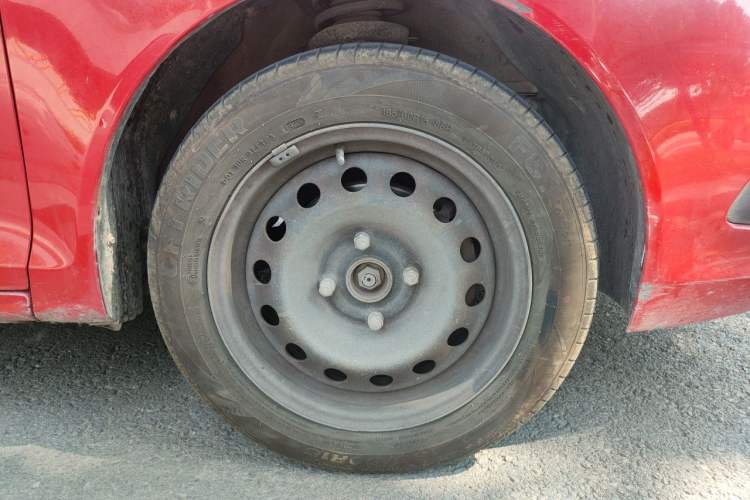 Used Chery Fengyun 2 2013 Hatchback 1.5L Manual Ruiyi Edition Right Front Wheel Hub