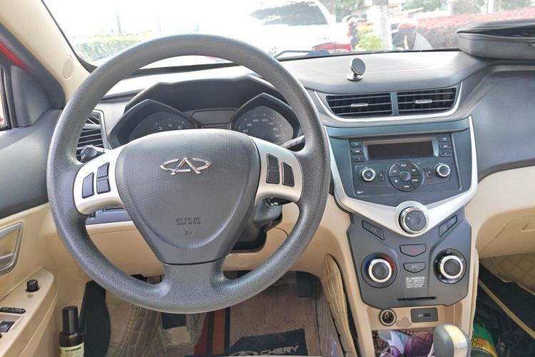 Used Chery Fengyun 2 2013 Hatchback 1.5L AMT Ruìyì Edition Steering Wheel