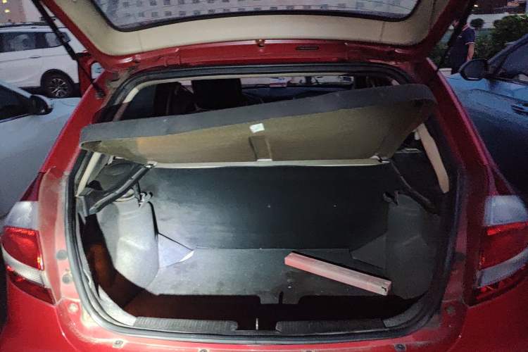 Used Chery Fengyun 2 2013 Hatchback 1.5L Manual Ruiyi Edition Trunk