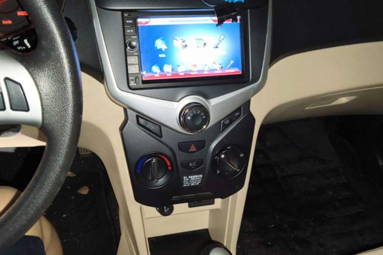 Used Chery Fengyun 2 2013 Hatchback 1.5L Manual Ruiyi Edition Audio And AC Panel