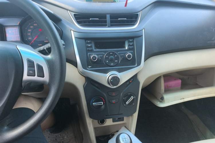 Used Chery Fengyun 2 2013 Hatchback 1.5L Manual Ruiyi Edition Audio And AC Panel