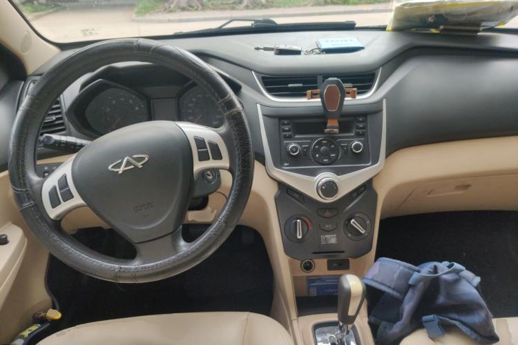 Used Chery Fengyun 2 2013 Hatchback 1.5L AMT Ruìyì Edition Center Console