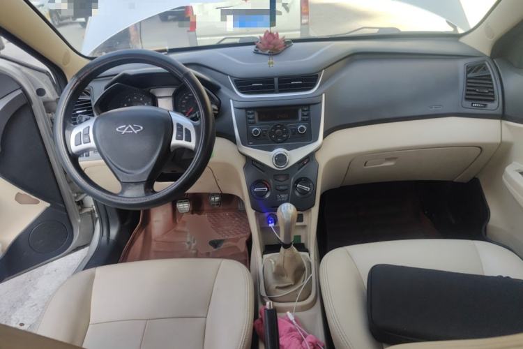 Used Chery Fengyun 2 2013 Hatchback 1.5L Manual Ruiyi Edition Center Console