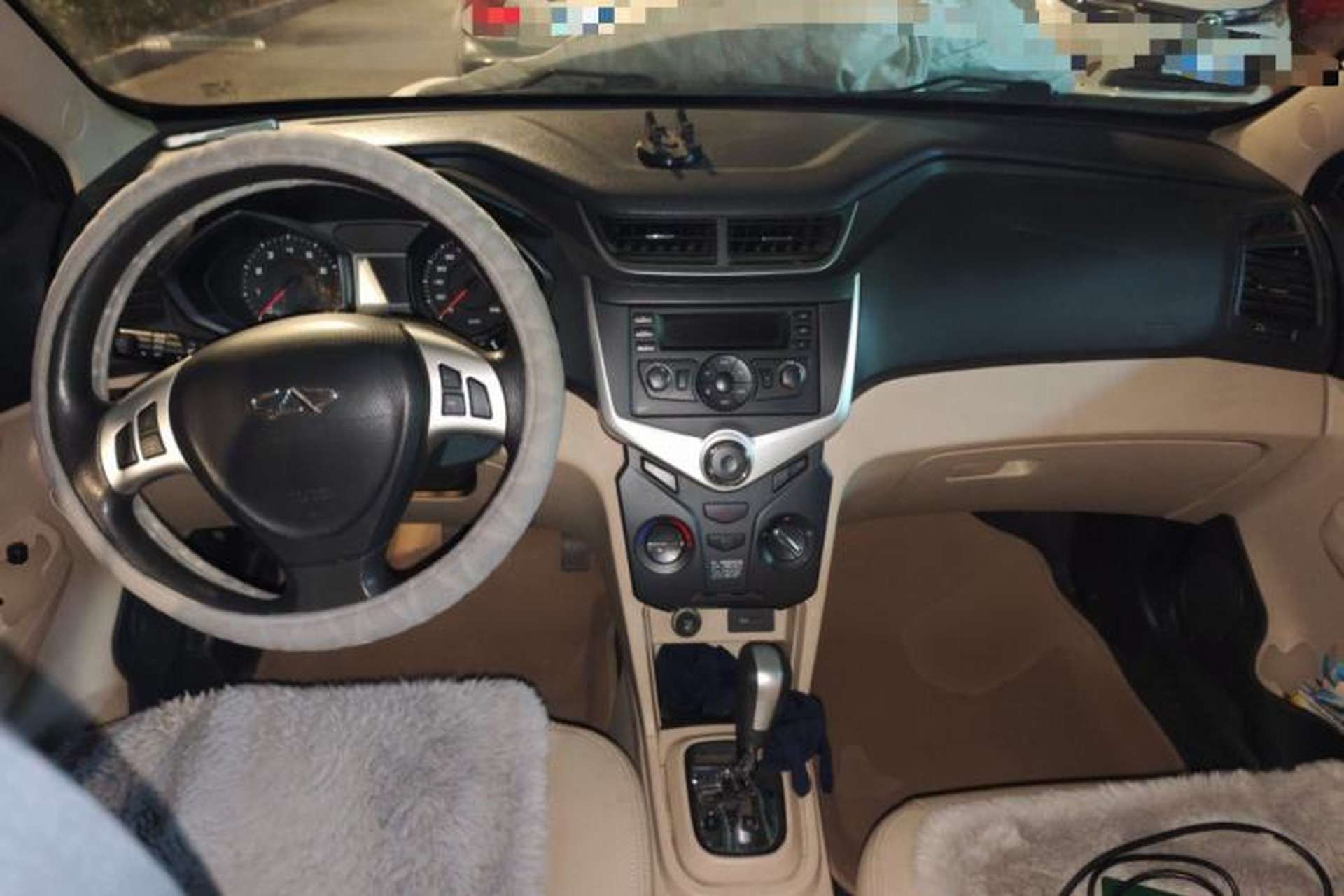 Used Chery Fengyun 2 2013 Hatchback 1.5L AMT Ruìyì Edition Center Console