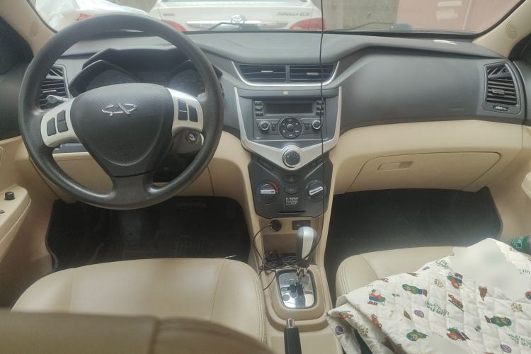 Used Chery Fengyun 2 2013 Hatchback 1.5L AMT Ruìyì Edition Center Console