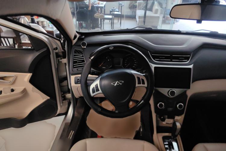 Used Chery Fengyun 2 2013 Hatchback 1.5L AMT Ruìyì Edition Center Console