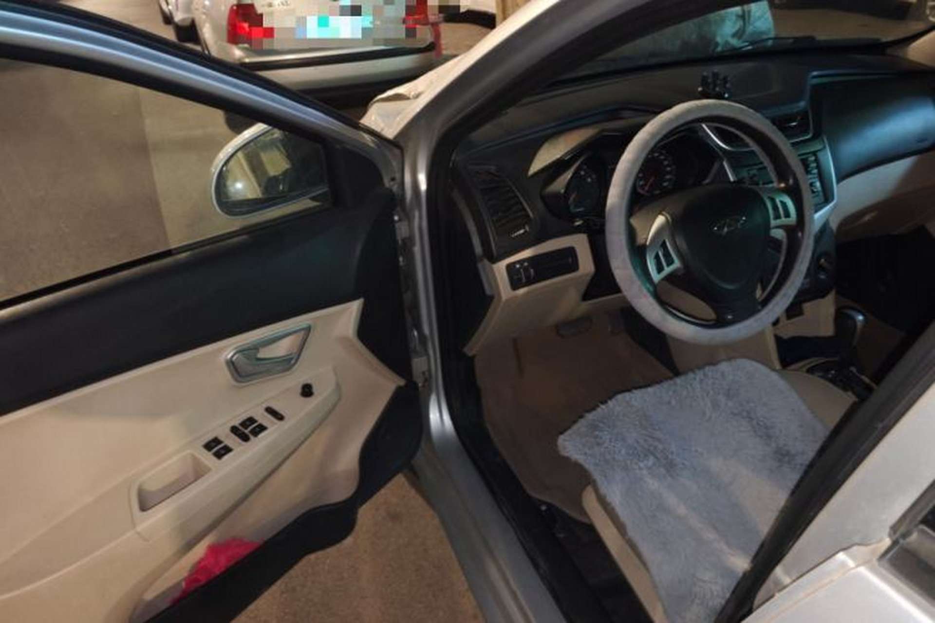 Used Chery Fengyun 2 2013 Hatchback 1.5L AMT Ruìyì Edition Driver Seat
