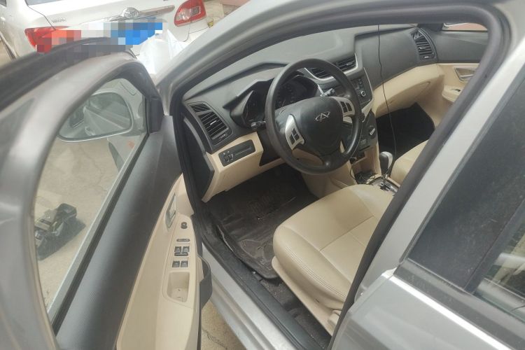 Used Chery Fengyun 2 2013 Hatchback 1.5L AMT Ruìyì Edition Driver Seat