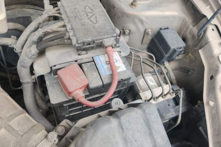 Used Chery Fengyun 2 2013 Hatchback 1.5L AMT Ruìyì Edition Engine Bay Left