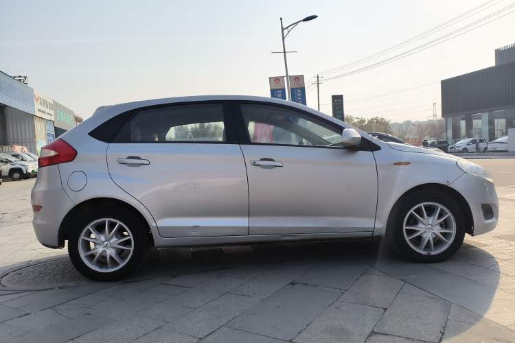 Used Chery Fengyun 2 2013 Hatchback 1.5L Manual Kuaiyi Edition Exterior 2