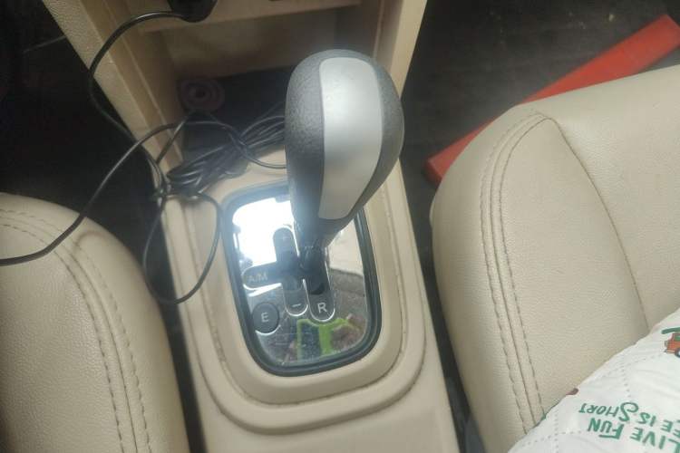 Used Chery Fengyun 2 2013 Hatchback 1.5L AMT Ruìyì Edition Gear Lever