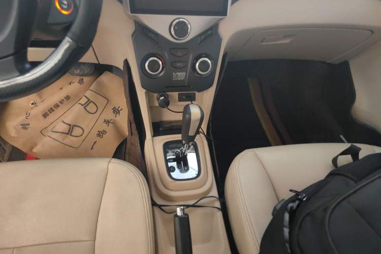 Used Chery Fengyun 2 2013 Hatchback 1.5L AMT Ruìyì Edition Gear Lever