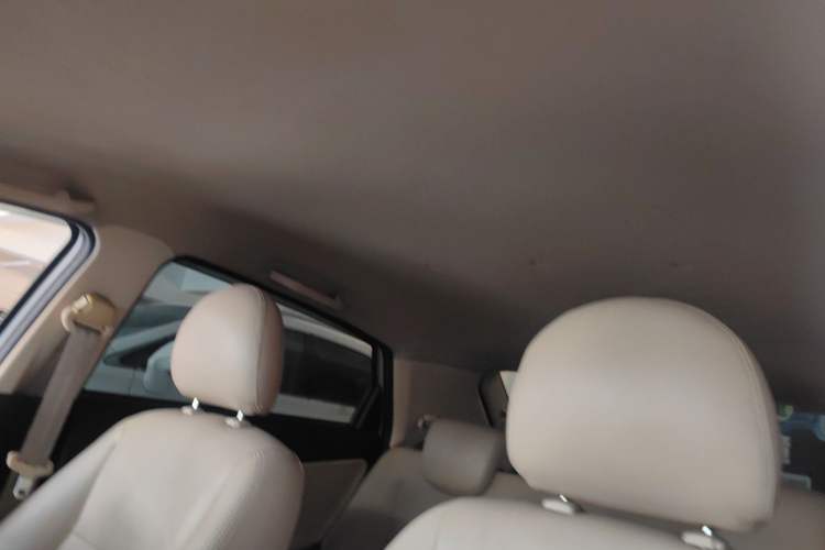 Used Chery Fengyun 2 2013 Hatchback 1.5L AMT Ruìyì Edition Headliner