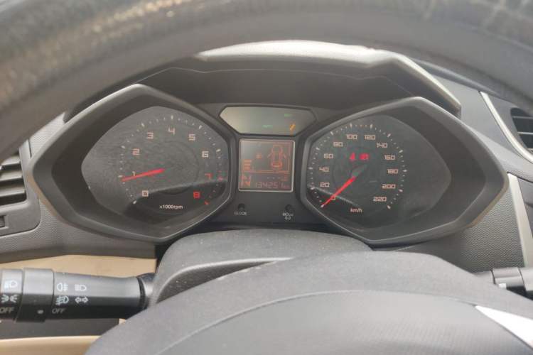 Used Chery Fengyun 2 2013 Hatchback 1.5L AMT Ruìyì Edition Instrument Cluster