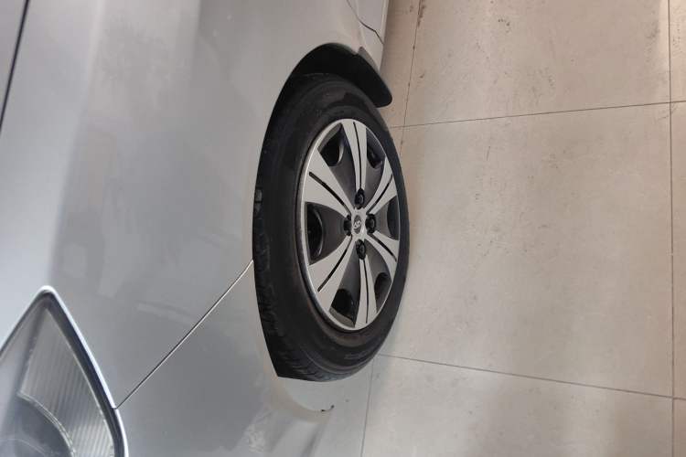 Used Chery Fengyun 2 2013 Hatchback 1.5L AMT Ruìyì Edition Left Front Wheel Hub