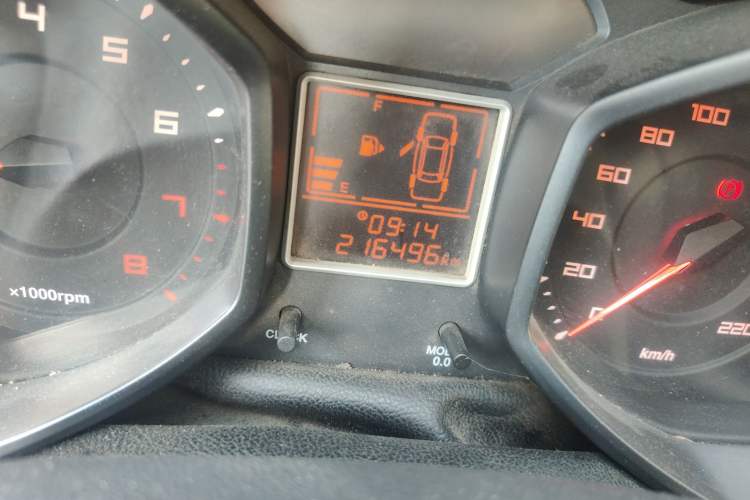 Used Chery Fengyun 2 2013 Hatchback 1.5L Manual Ruiyi Edition Odometer Close Up