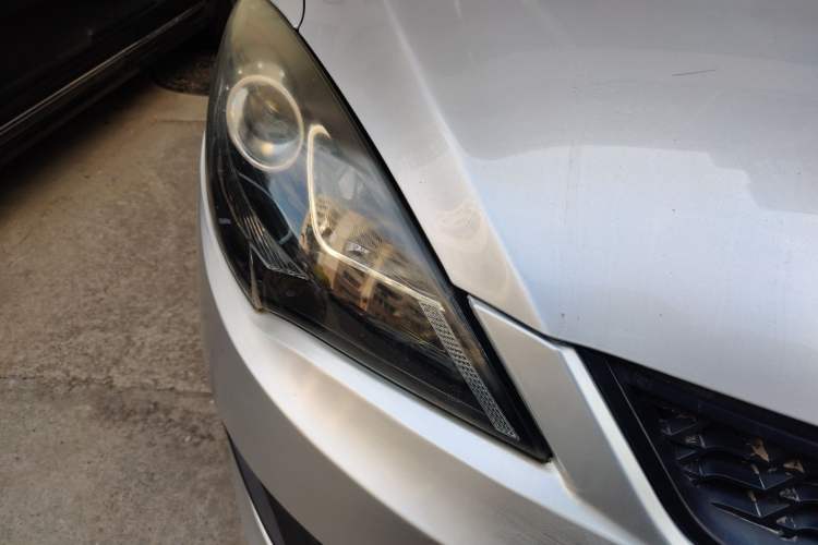 Used Chery Fengyun 2 2013 Hatchback 1.5L AMT Ruìyì Edition Right Front Headlight