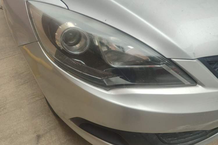 Used Chery Fengyun 2 2013 Hatchback 1.5L AMT Ruìyì Edition Right Front Headlight