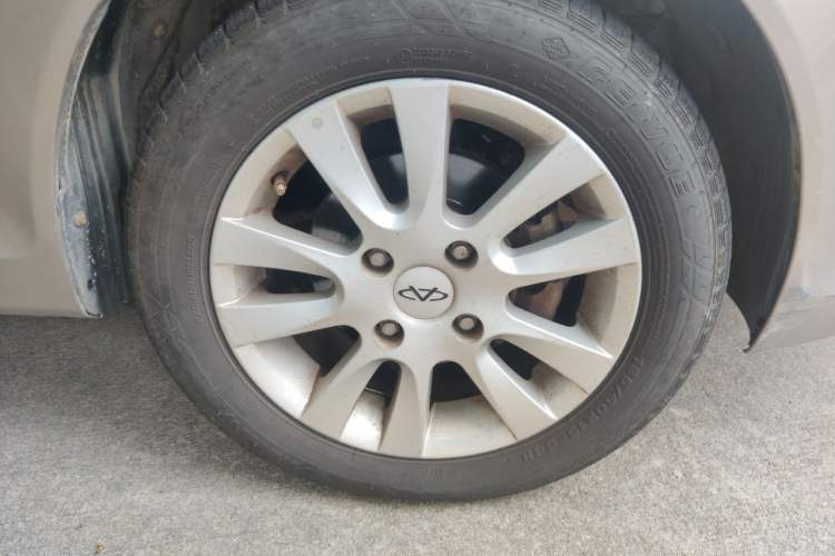 Used Chery Fengyun 2 2013 Hatchback 1.5L AMT Ruìyì Edition Right Front Wheel Hub