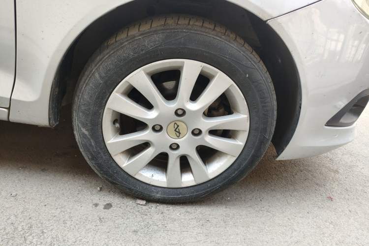 Used Chery Fengyun 2 2013 Hatchback 1.5L Manual Ruiyi Edition Right Front Wheel Hub
