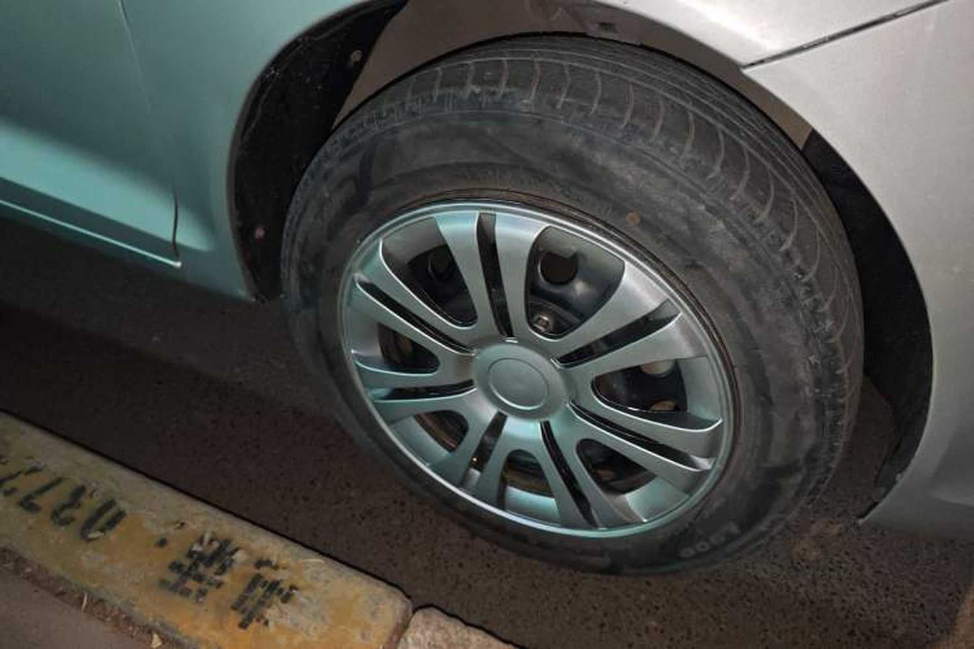 Used Chery Fengyun 2 2013 Hatchback 1.5L AMT Ruìyì Edition Right Front Wheel Hub