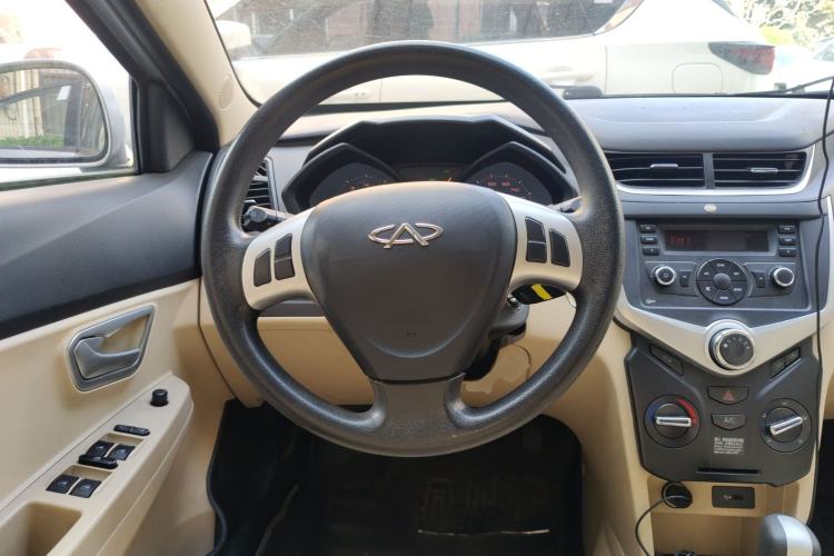 Used Chery Fengyun 2 2013 Hatchback 1.5L AMT Ruìyì Edition Steering Wheel