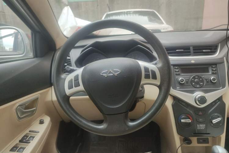 Used Chery Fengyun 2 2013 Hatchback 1.5L AMT Ruìyì Edition Steering Wheel