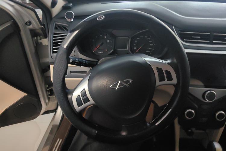 Used Chery Fengyun 2 2013 Hatchback 1.5L AMT Ruìyì Edition Steering Wheel