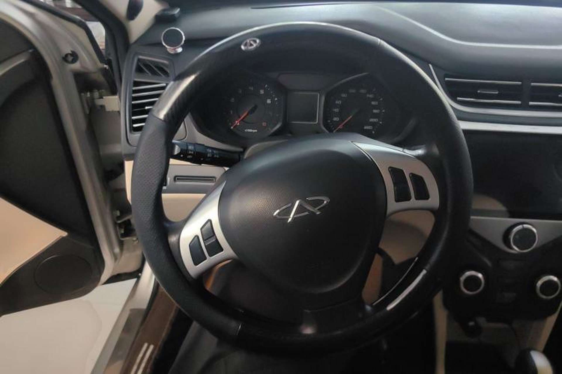 Used Chery Fengyun 2 2013 Hatchback 1.5L AMT Ruìyì Edition Steering Wheel
