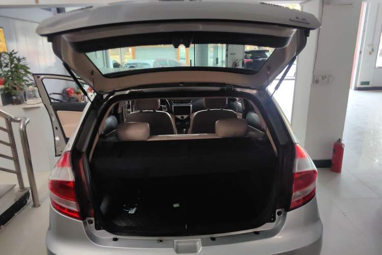 Used Chery Fengyun 2 2013 Hatchback 1.5L AMT Ruìyì Edition Trunk
