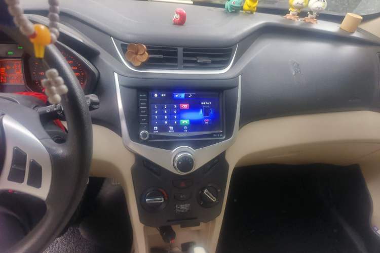Used Chery Fengyun 2 2013 Hatchback 1.5L AMT Ruìyì Edition Audio And AC Panel
