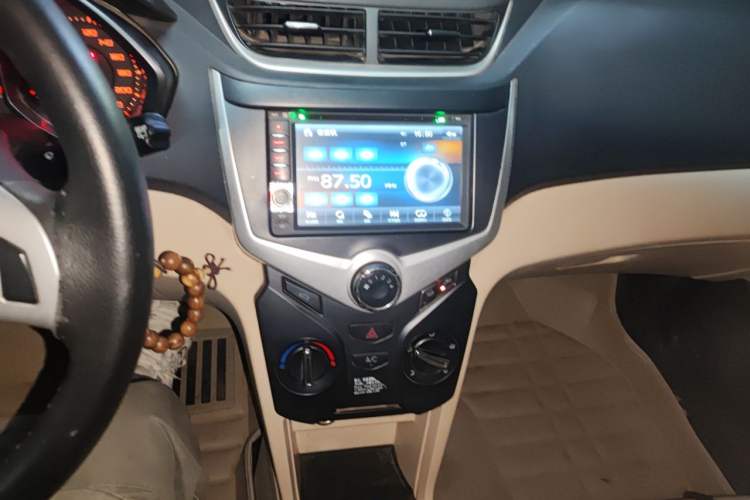 Used Chery Fengyun 2 2013 Hatchback 1.5L Manual Ruiyi Edition Audio And AC Panel