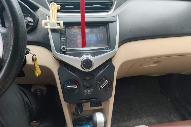 Used Chery Fengyun 2 2013 Hatchback 1.5L AMT Ruìyì Edition Audio And AC Panel