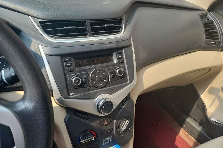 Used Chery Fengyun 2 2013 Hatchback 1.5L Manual Ruiyi Edition Audio And AC Panel