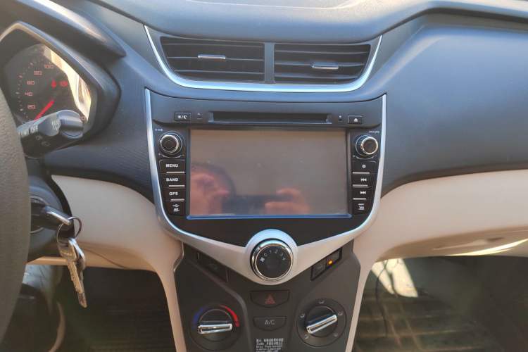 Used Chery Fengyun 2 2013 Hatchback 1.5L AMT Ruìyì Edition Audio And AC Panel